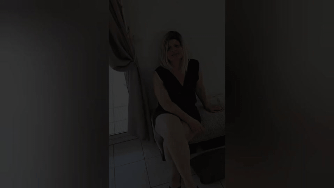 exhib au taf où je me gode sous bureau et ailleurs