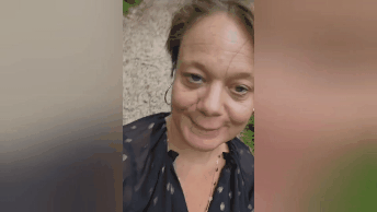 exhib au taf où je me gode sous bureau et ailleurs