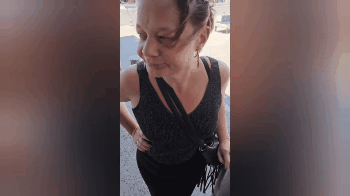 je le suce dans la cabine d’essayage